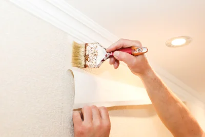 Pose de papier peint à Brecé — revêtements muraux et toiles de verre